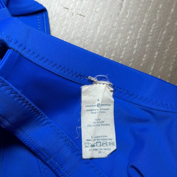 Lululemon Athletica Royal Blue Sports Bra Size 6 Yoga Gym - Picture 4 of 4